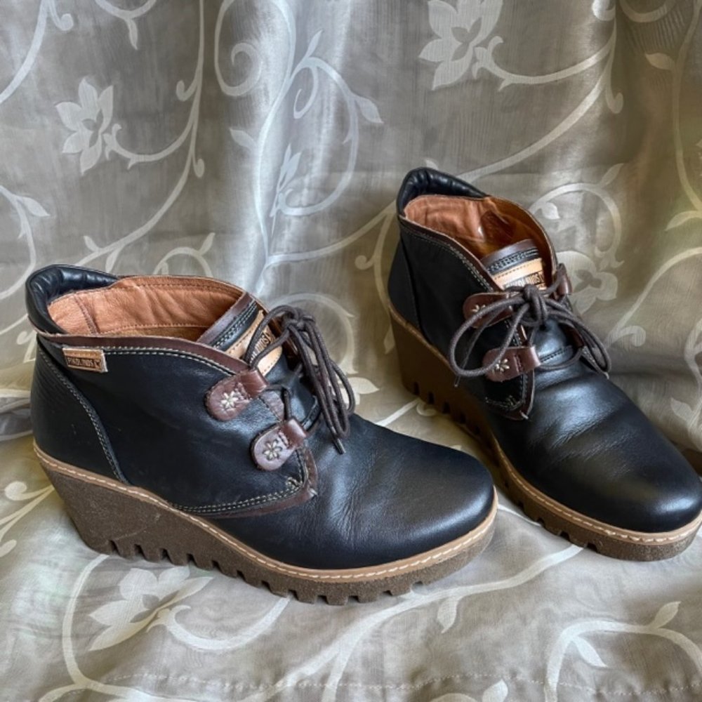 Pikolinos maple wedge booties